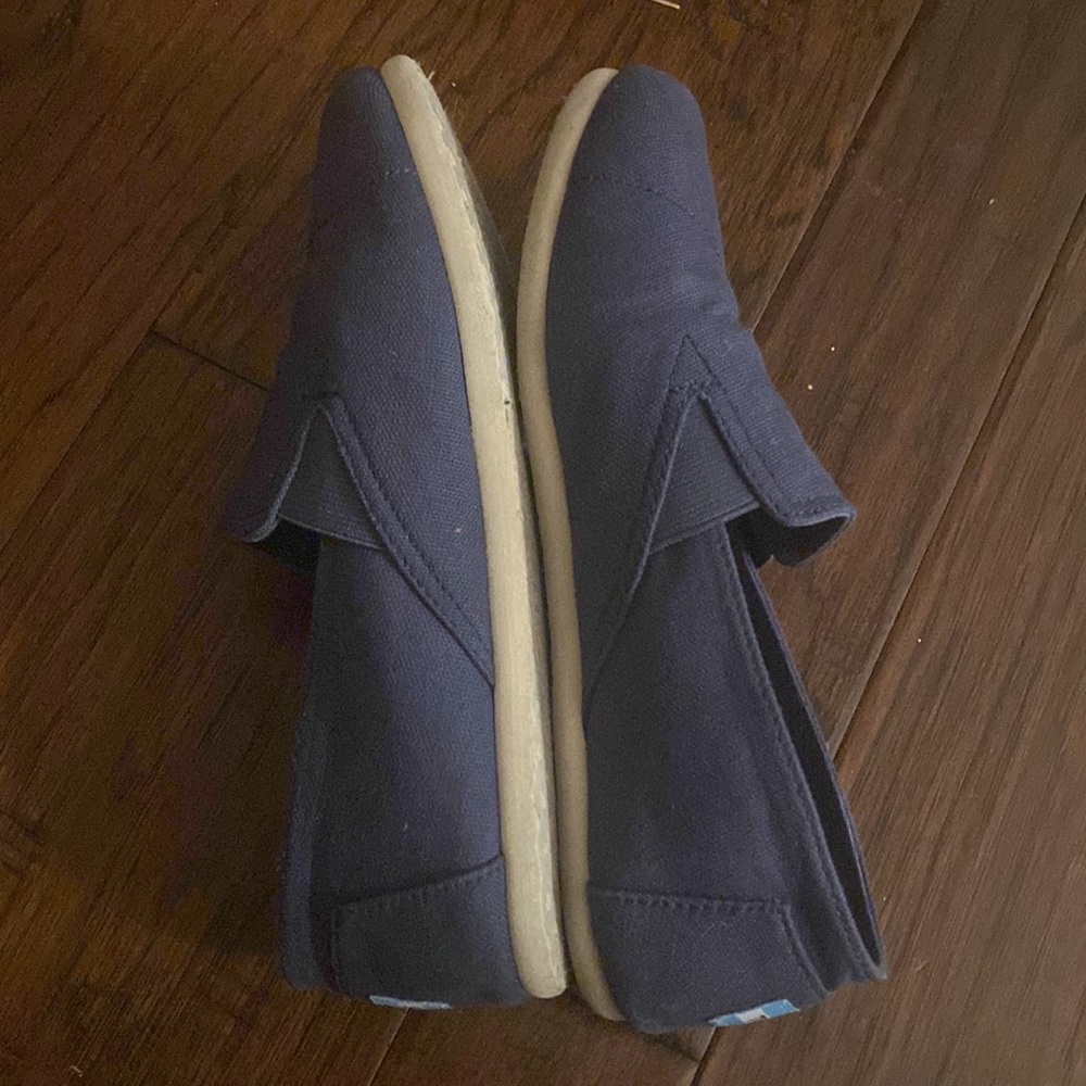 Toms - Picture 3 of 6